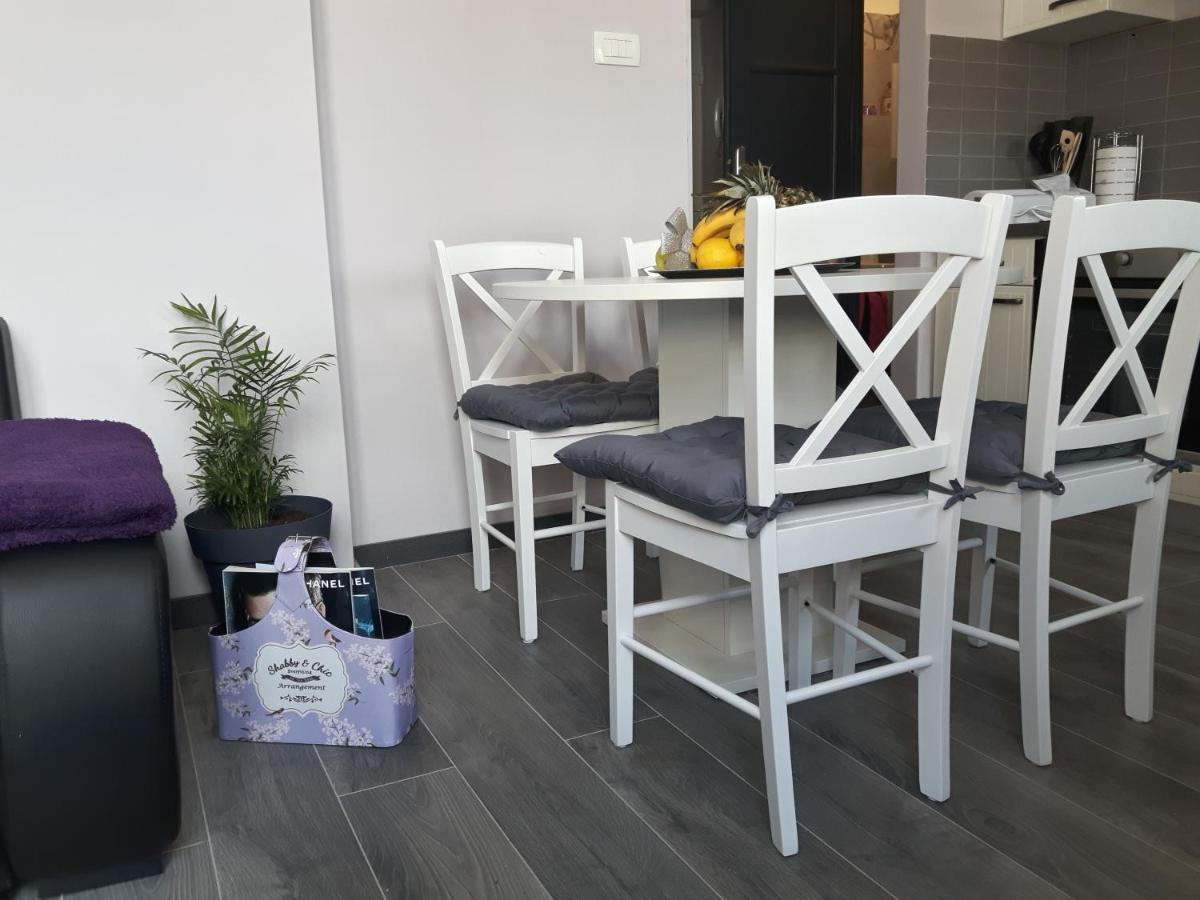 Gray Pearl Apartment Пула Екстериор снимка