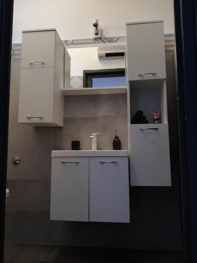Gray Pearl Apartment Пула Екстериор снимка