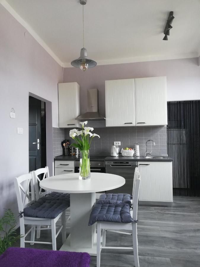 Gray Pearl Apartment Пула Екстериор снимка