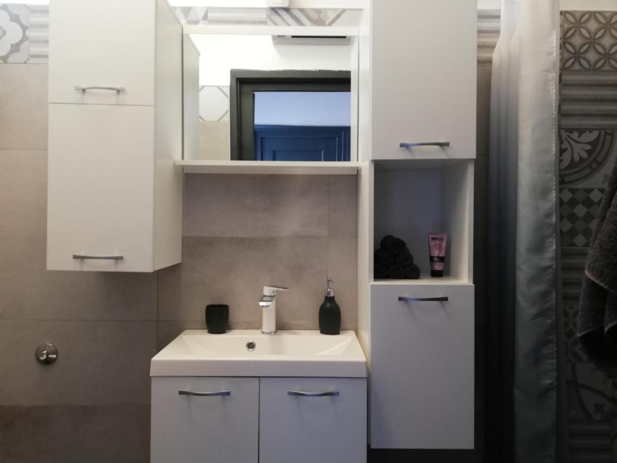 Gray Pearl Apartment Пула Екстериор снимка