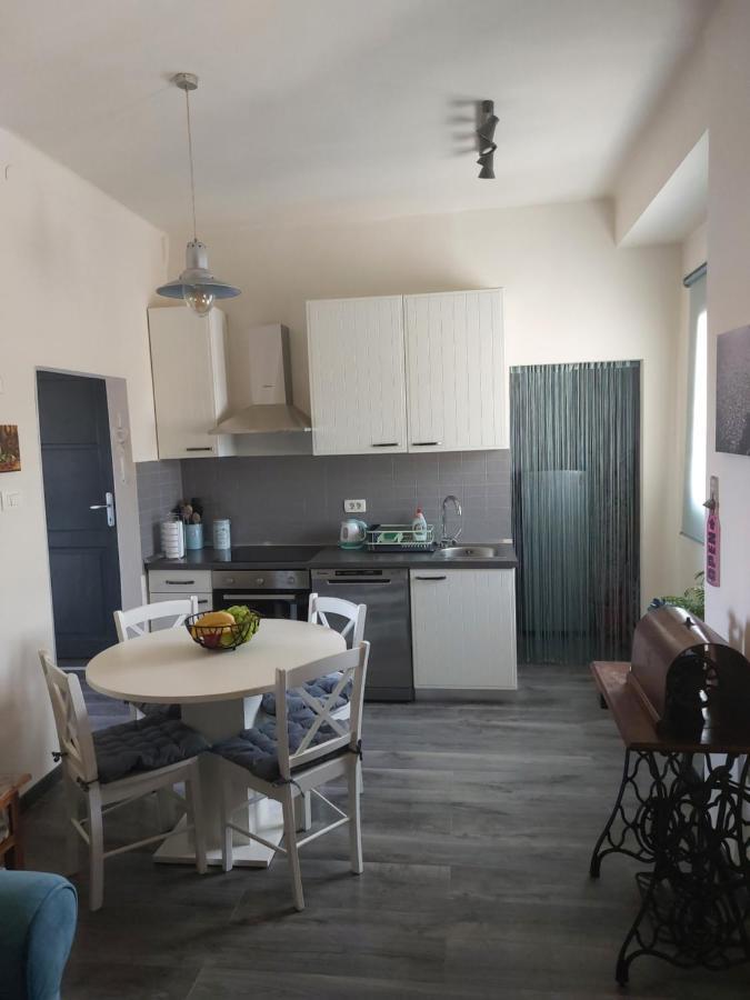 Gray Pearl Apartment Пула Екстериор снимка