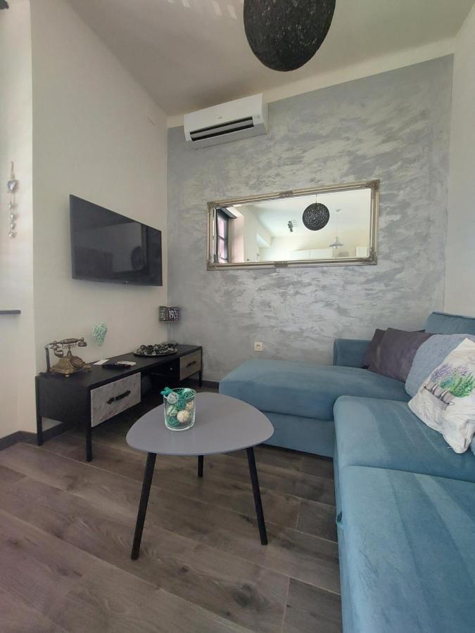 Gray Pearl Apartment Пула Екстериор снимка