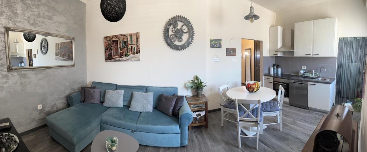 Gray Pearl Apartment Пула Екстериор снимка