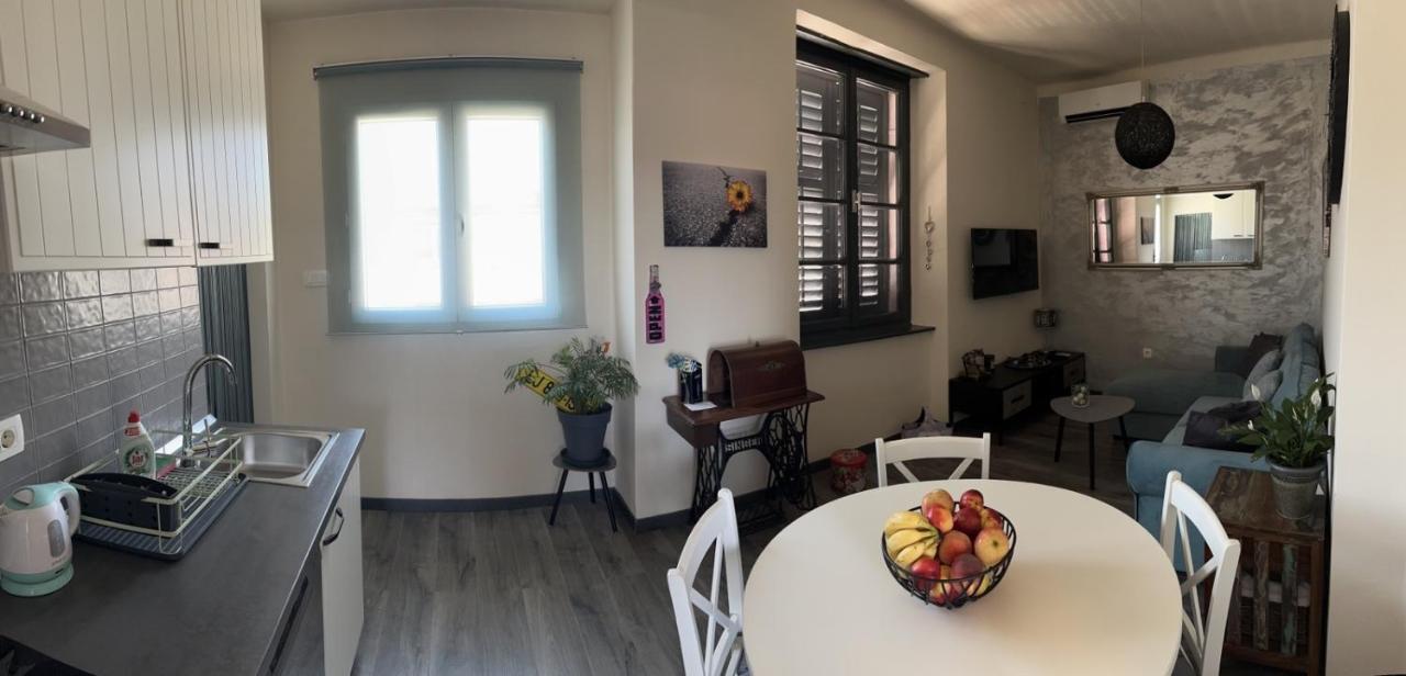 Gray Pearl Apartment Пула Екстериор снимка