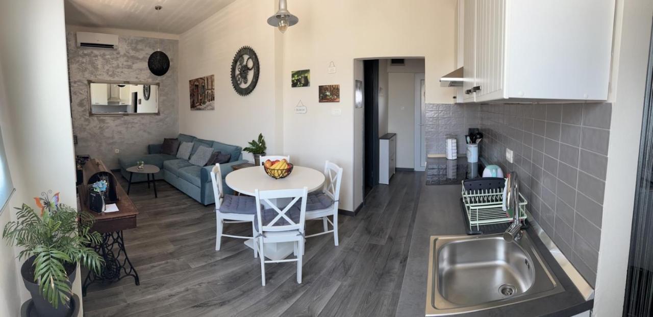 Gray Pearl Apartment Пула Екстериор снимка